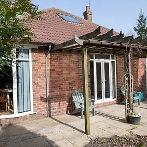 The At Seaway's, Sleeps 11 + Holiday home Driffield